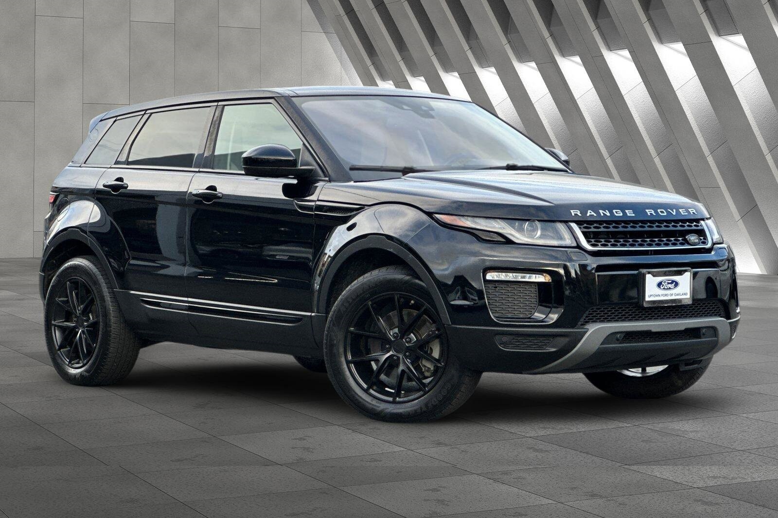 2018 Land Rover Range Rover Evoque SE photo 2
