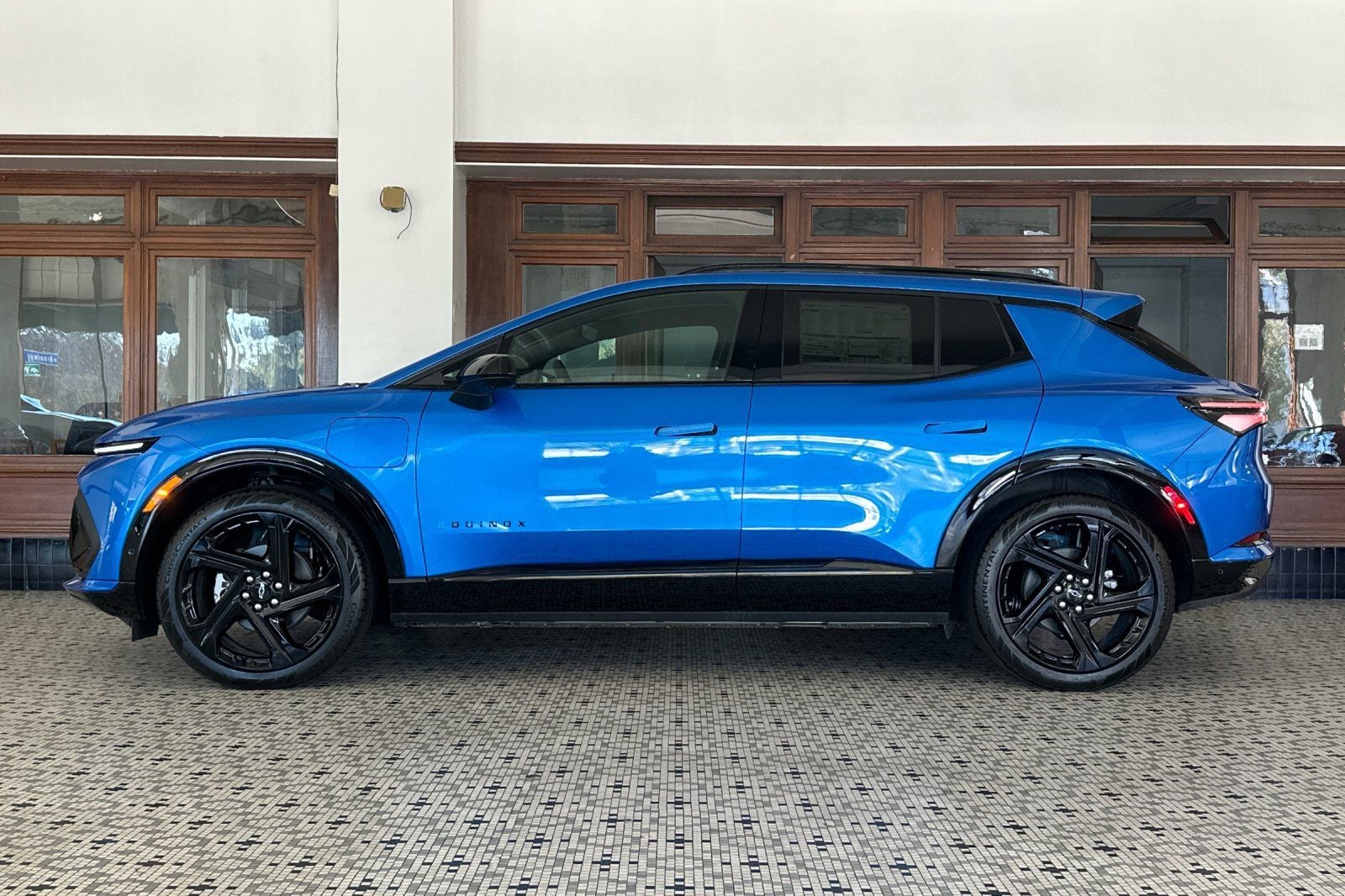 2025 Chevrolet Equinox EV RS photo 6