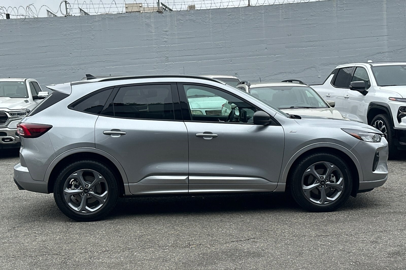 2023 Ford Escape ST-Line photo 3