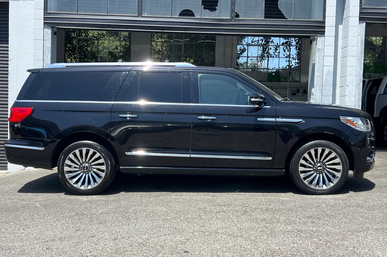 2019 Lincoln Navigator L Reserve photo 3