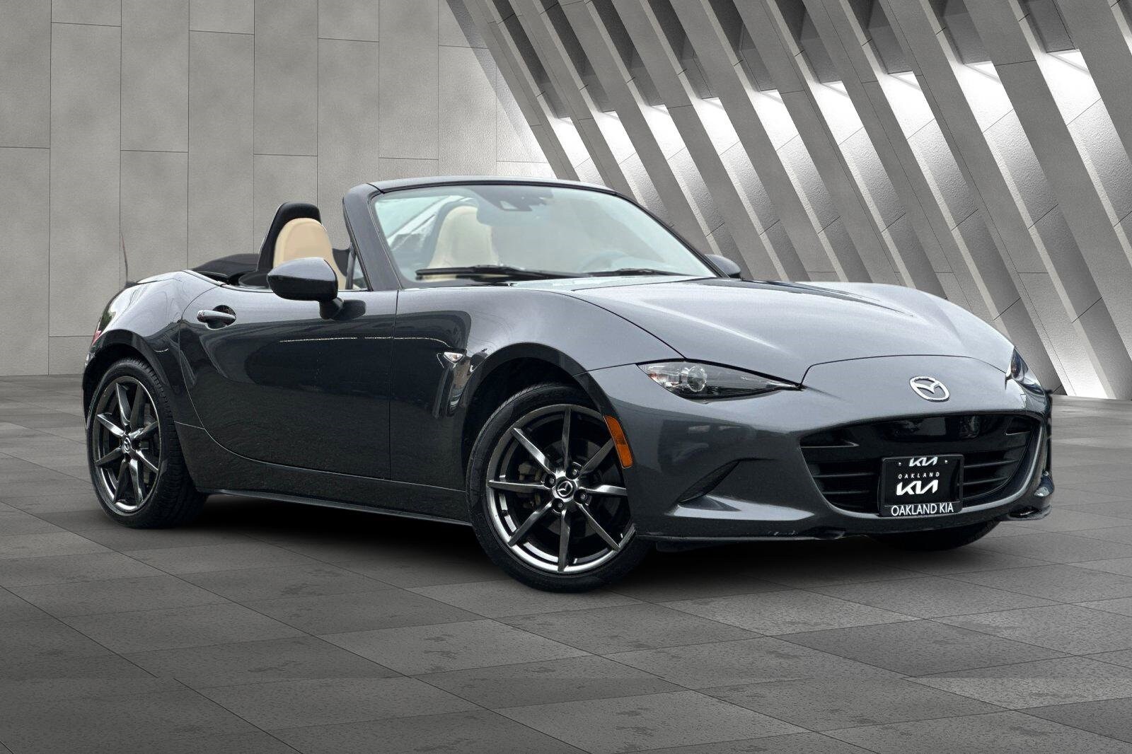 2016 Mazda MX-5 Miata Miata Grand Touring photo 2