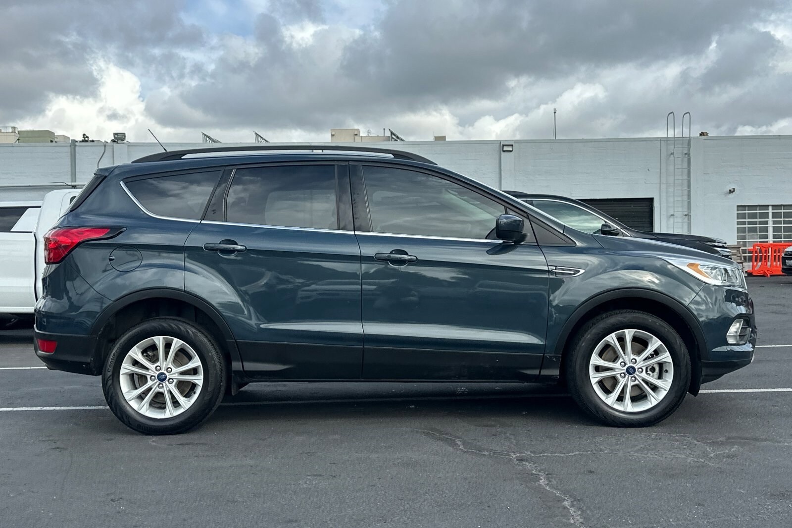 2019 Ford Escape SEL photo 3