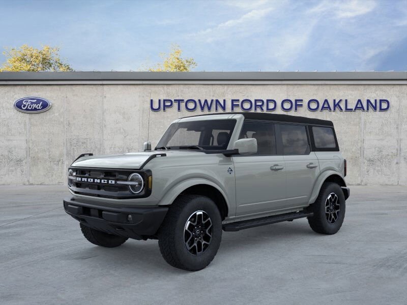 2023 Ford Bronco Outer Banks photo 2