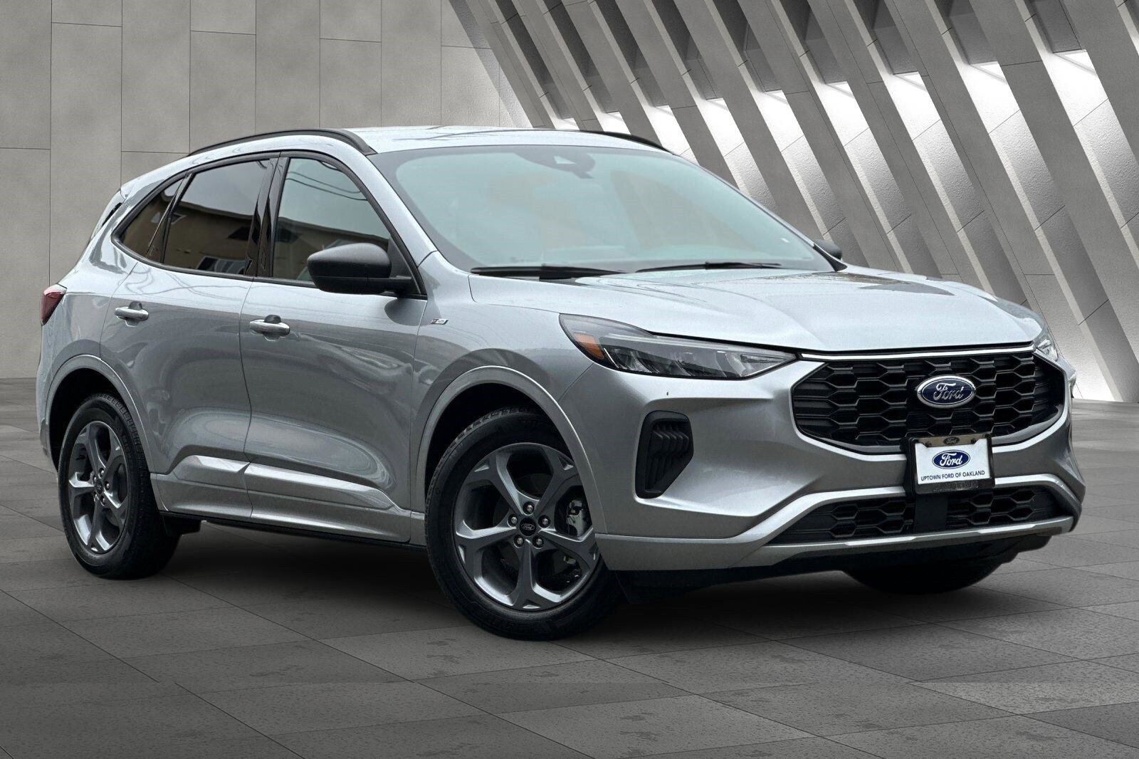 2023 Ford Escape ST-Line photo 2