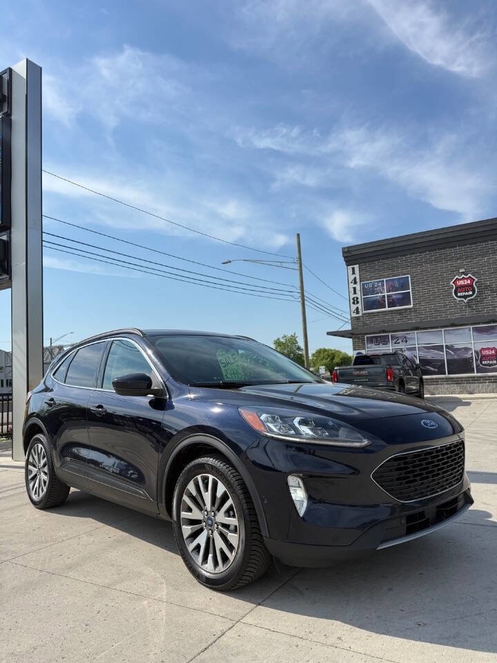 2021 Ford Escape Titanium AWD's photo