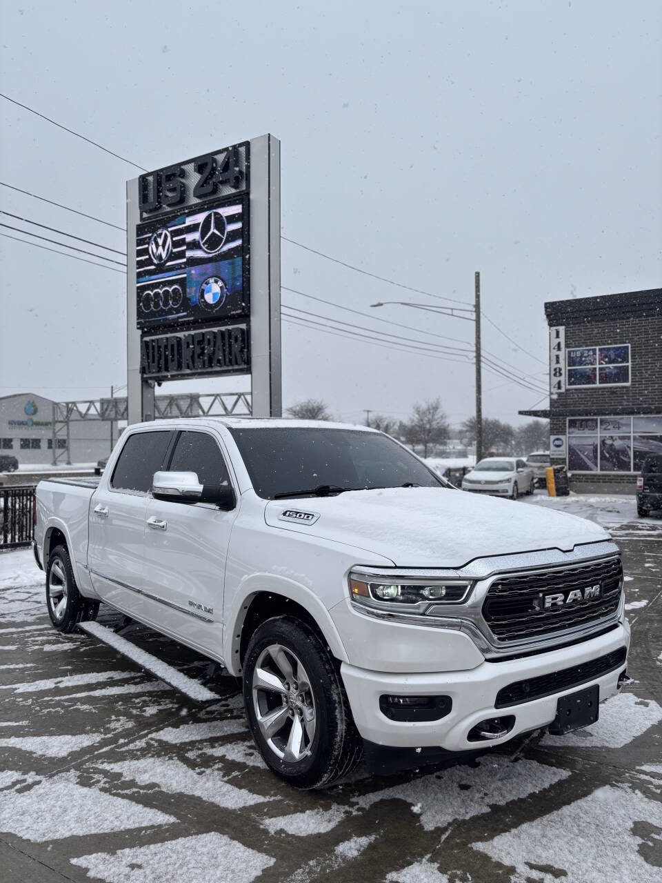 2019 RAM 1500 Limited 4x4 Crew Cab 5'7's photo