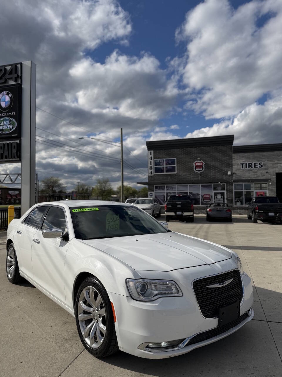 2019 Chrysler 300 Limited's photo