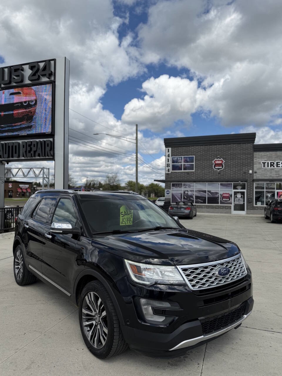 2017 Ford Explorer Platinum 4WD's photo