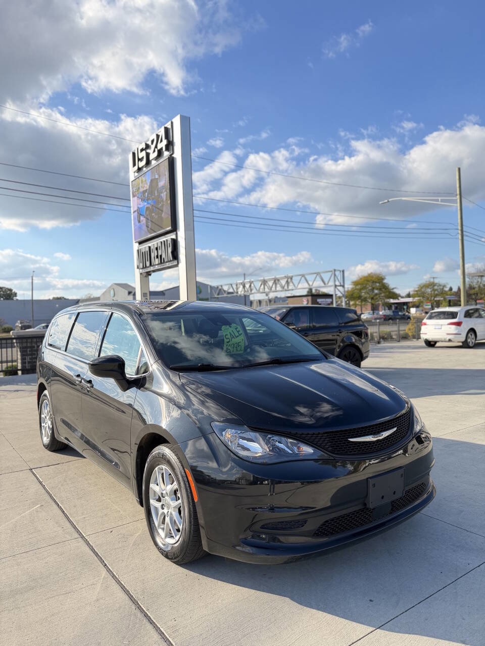 2023 Chrysler Voyager