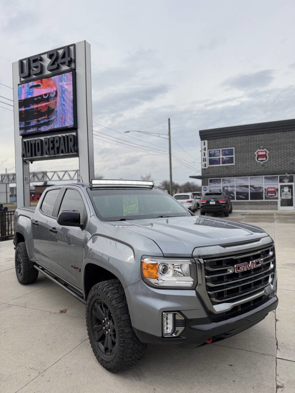 2021 GMC Canyon 4WD AT4 Crew Cab Short Box's photo