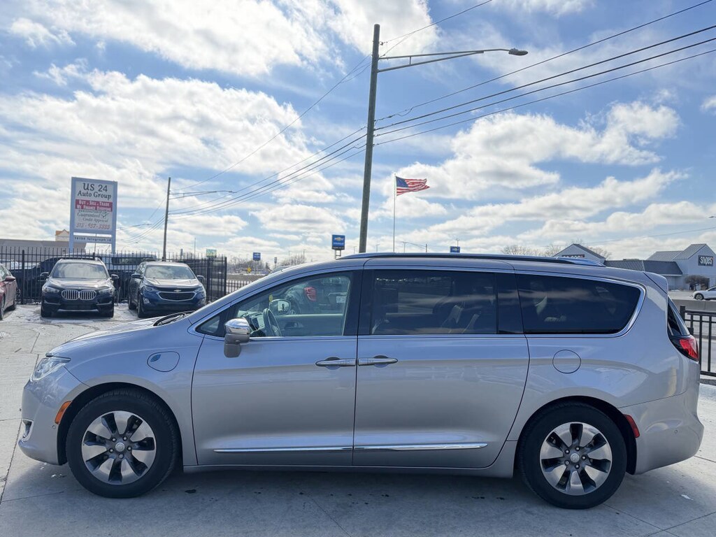 Used 2017 Chrysler Pacifica Hybrid Platinum Hybrid Platinum FWD