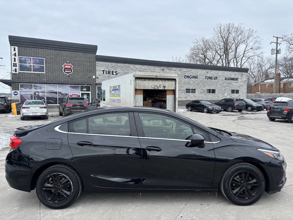 Used 2017 Chevrolet Cruze LT Sedan