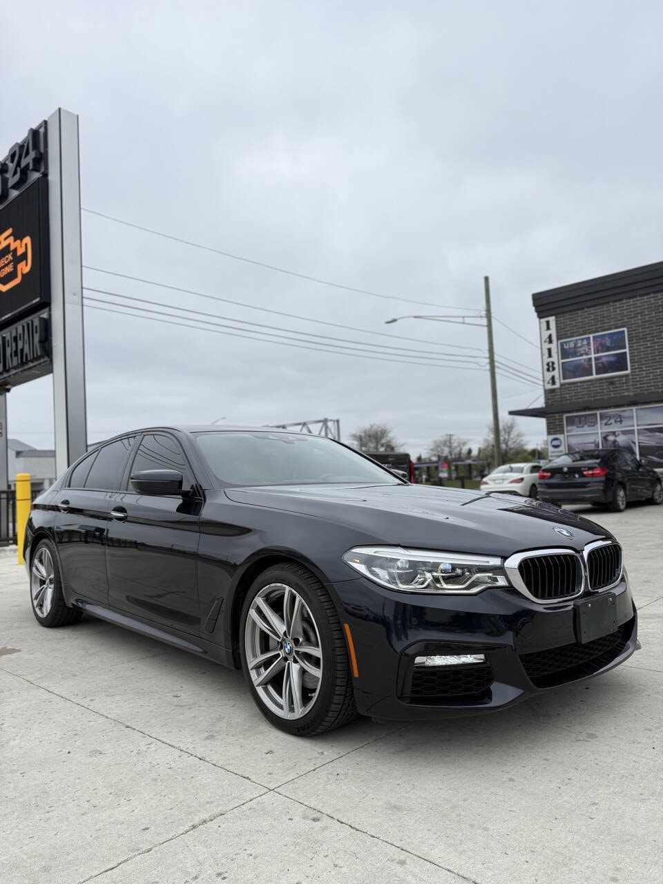 2017 BMW 5 Series 530i xDrive Sedan's photo