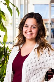 Staff member Toni from ID_90d4b114e632