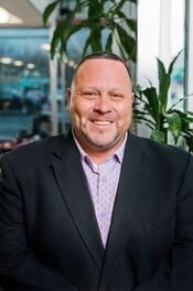 Staff member Jose from ID_90d4b114e632