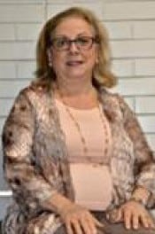 Staff member Marianna from ID_90d4b114e632