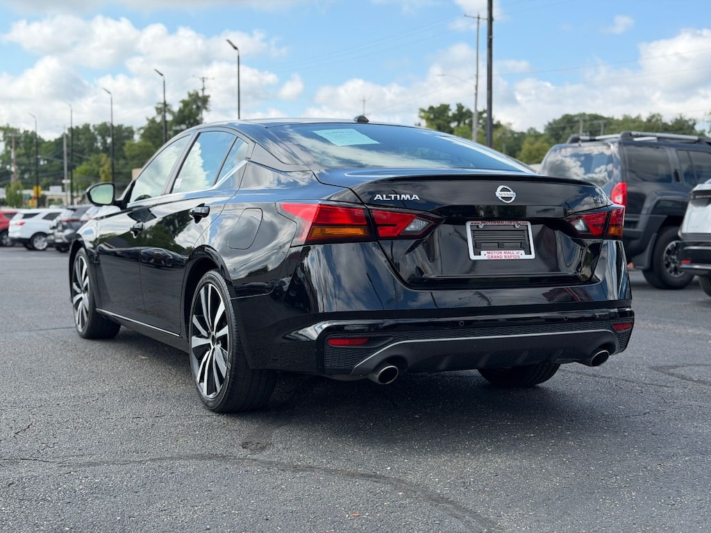 Used 2022 Nissan Altima 2.5 SR Sedan