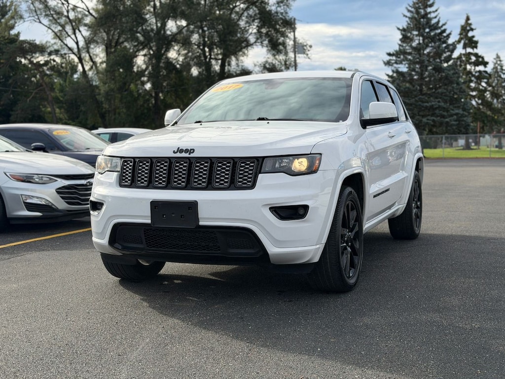 Used 2017 Jeep Grand Cherokee Laredo 4x4 SUV