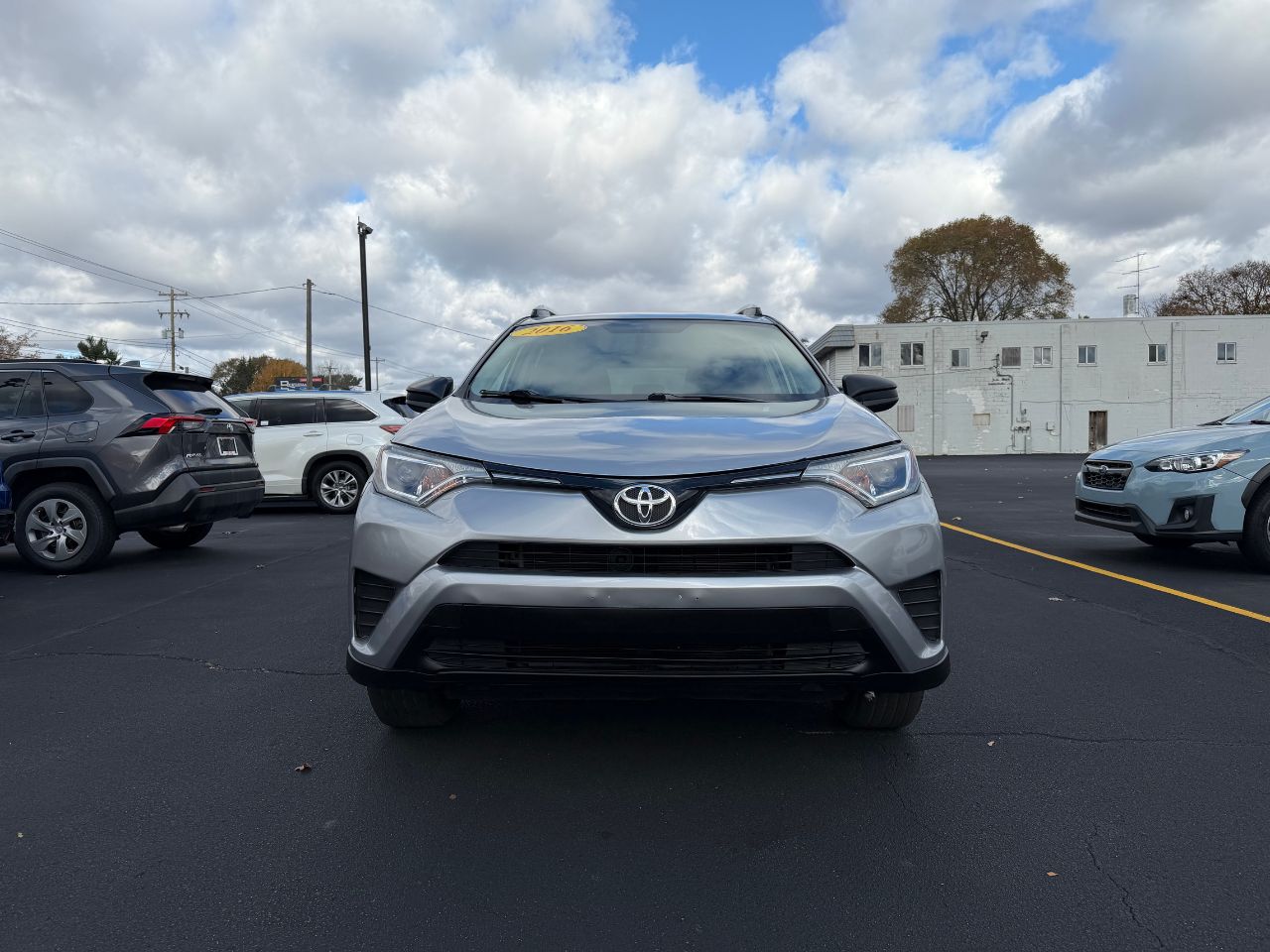 2016 Toyota RAV4 LE photo 2
