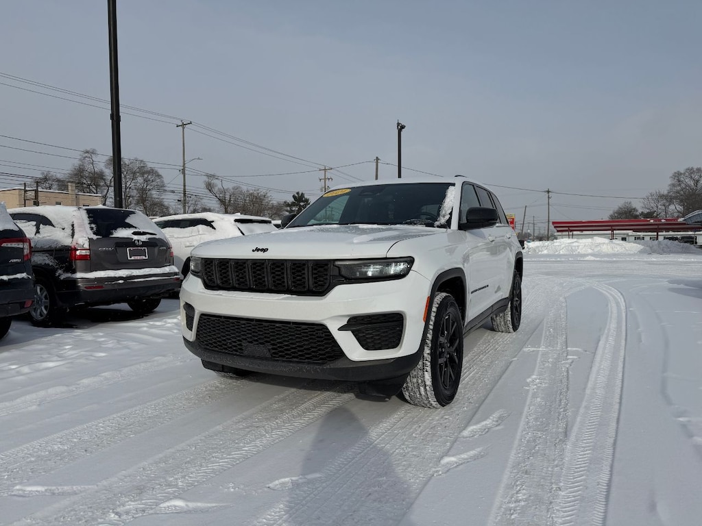 Used 2024 Jeep Grand Cherokee Altitude SUV
