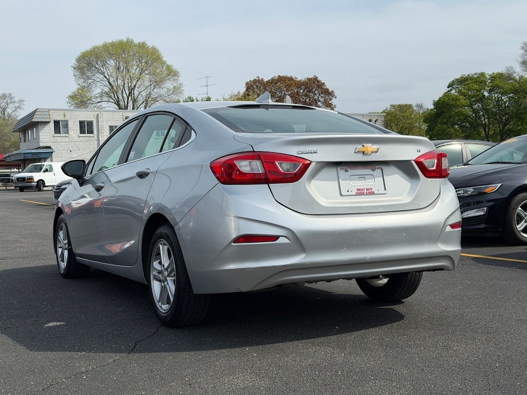 Used 2017 Chevrolet Cruze LT Auto Sedan