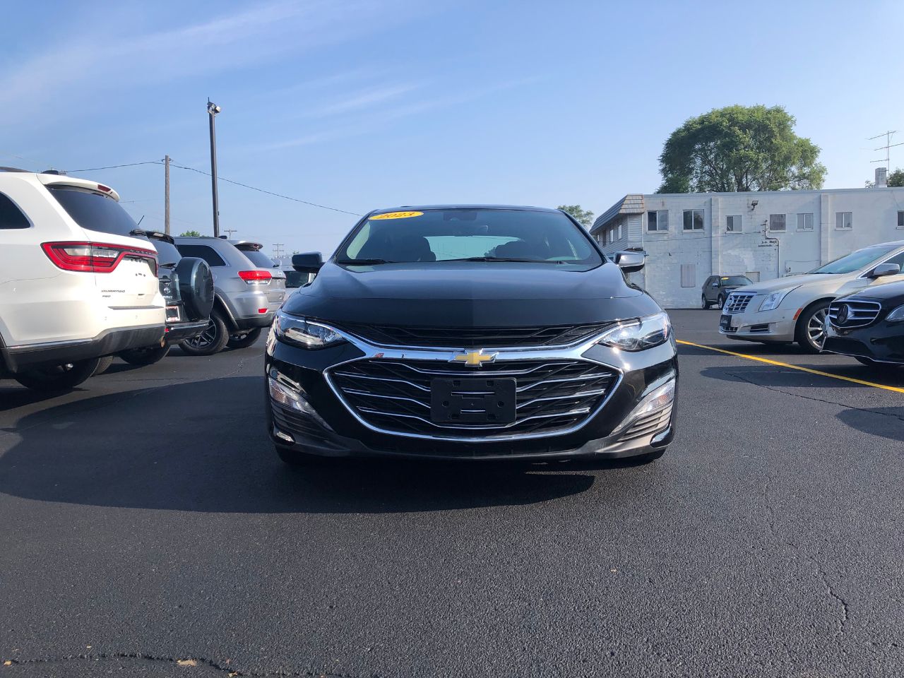 2023 Chevrolet Malibu 1LT photo 2