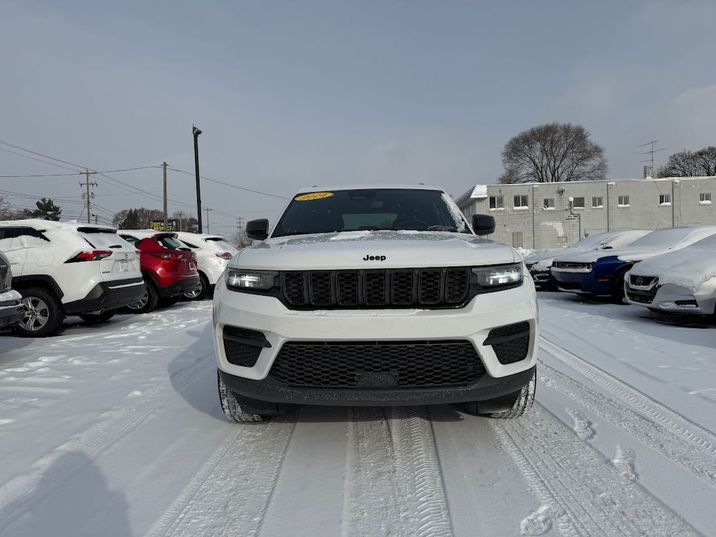 Used 2024 Jeep Grand Cherokee Altitude SUV