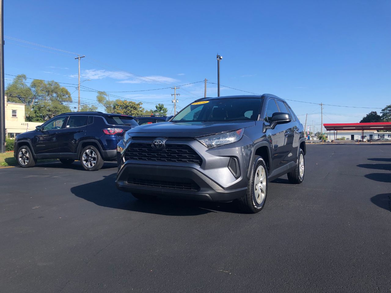 2019 Toyota RAV4 LE photo 3