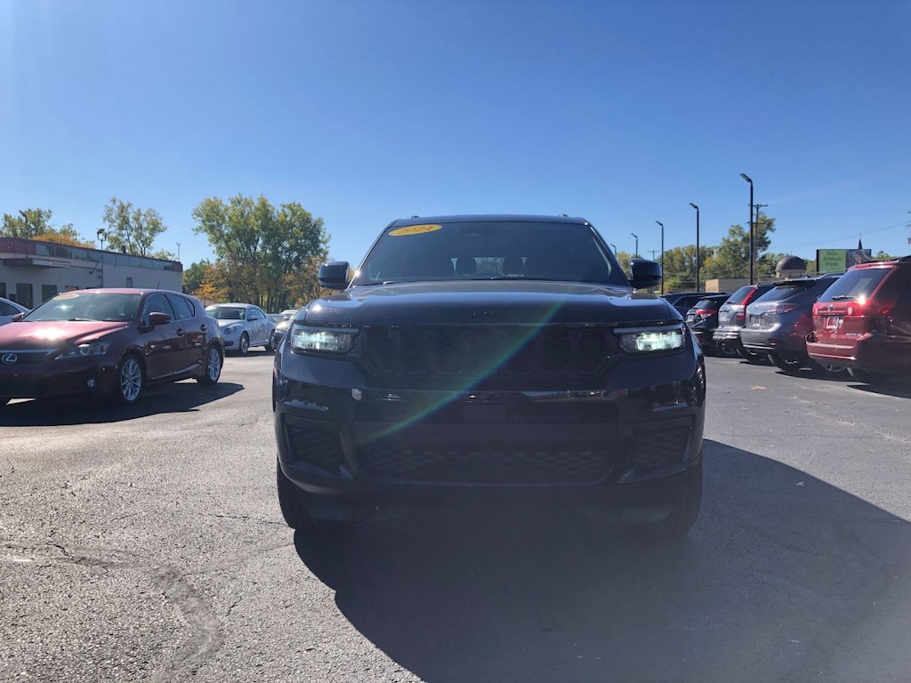 Used 2024 Jeep Grand Cherokee L Laredo SUV