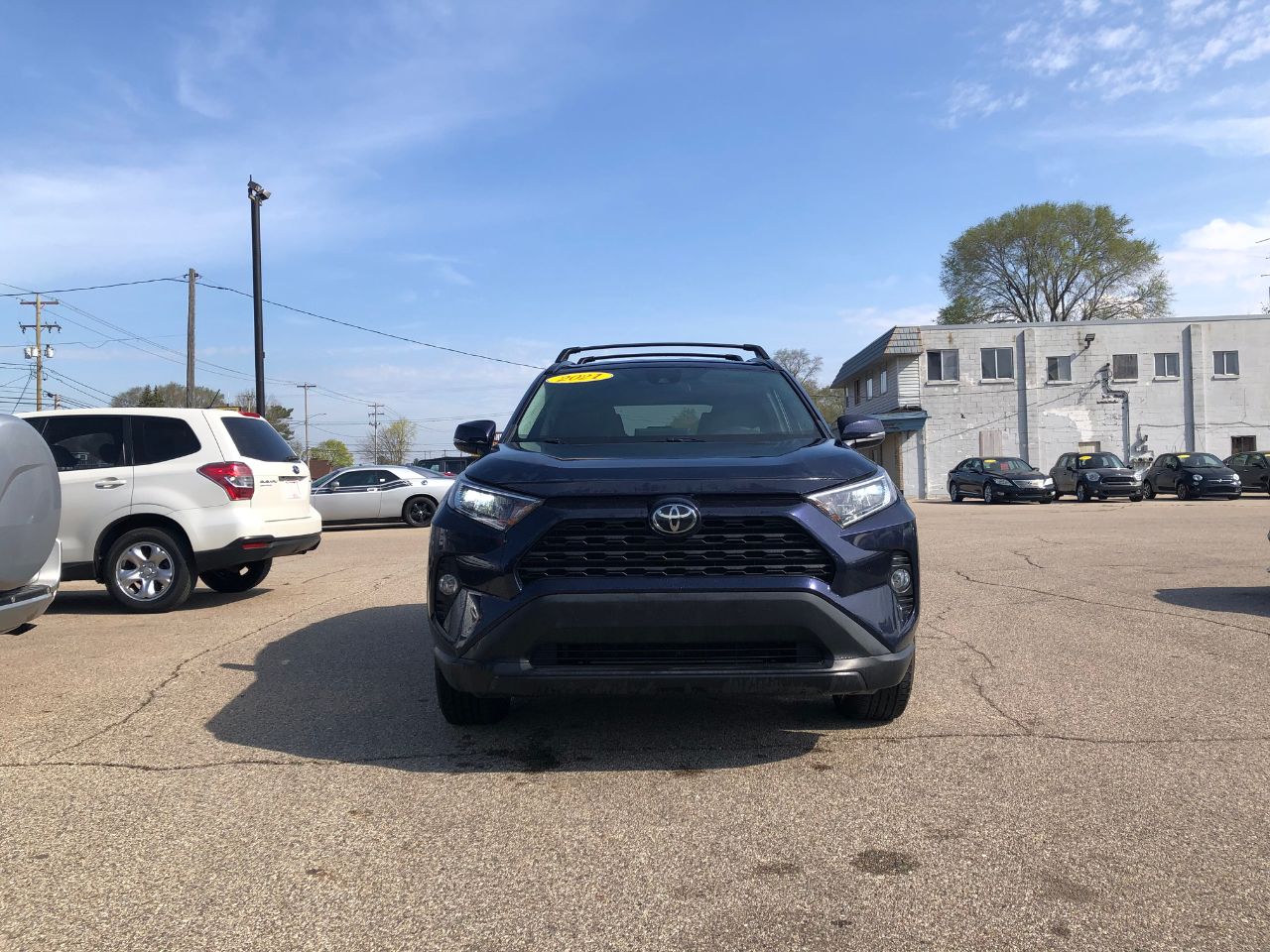 2021 Toyota RAV4 XLE photo 2