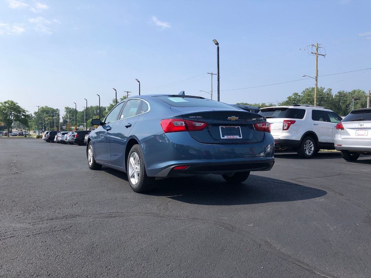 2024 Chevrolet Malibu 1LT photo 2
