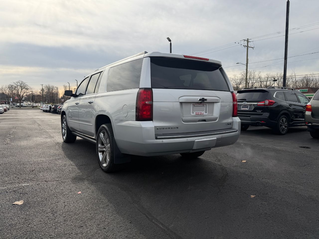 2017 Chevrolet Suburban Premier photo 4