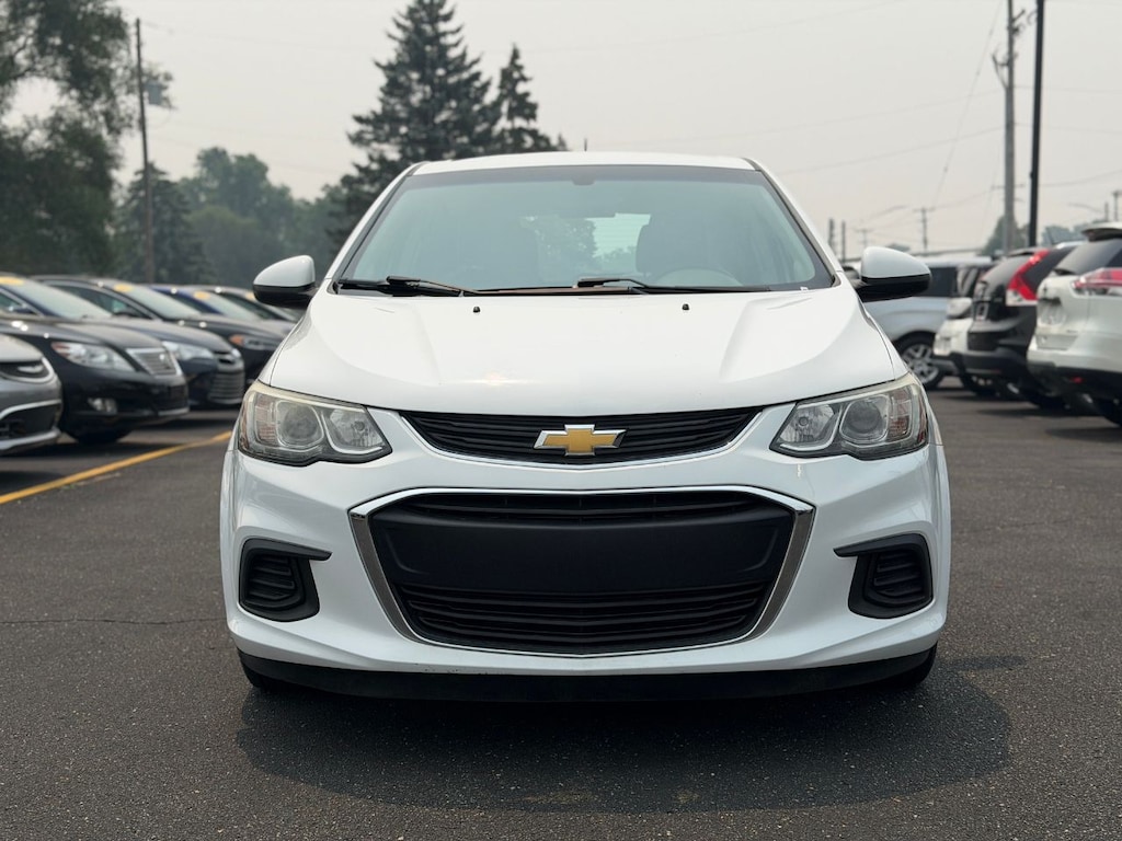 Used 2017 Chevrolet Sonic LT Auto w/1FL Hatchback