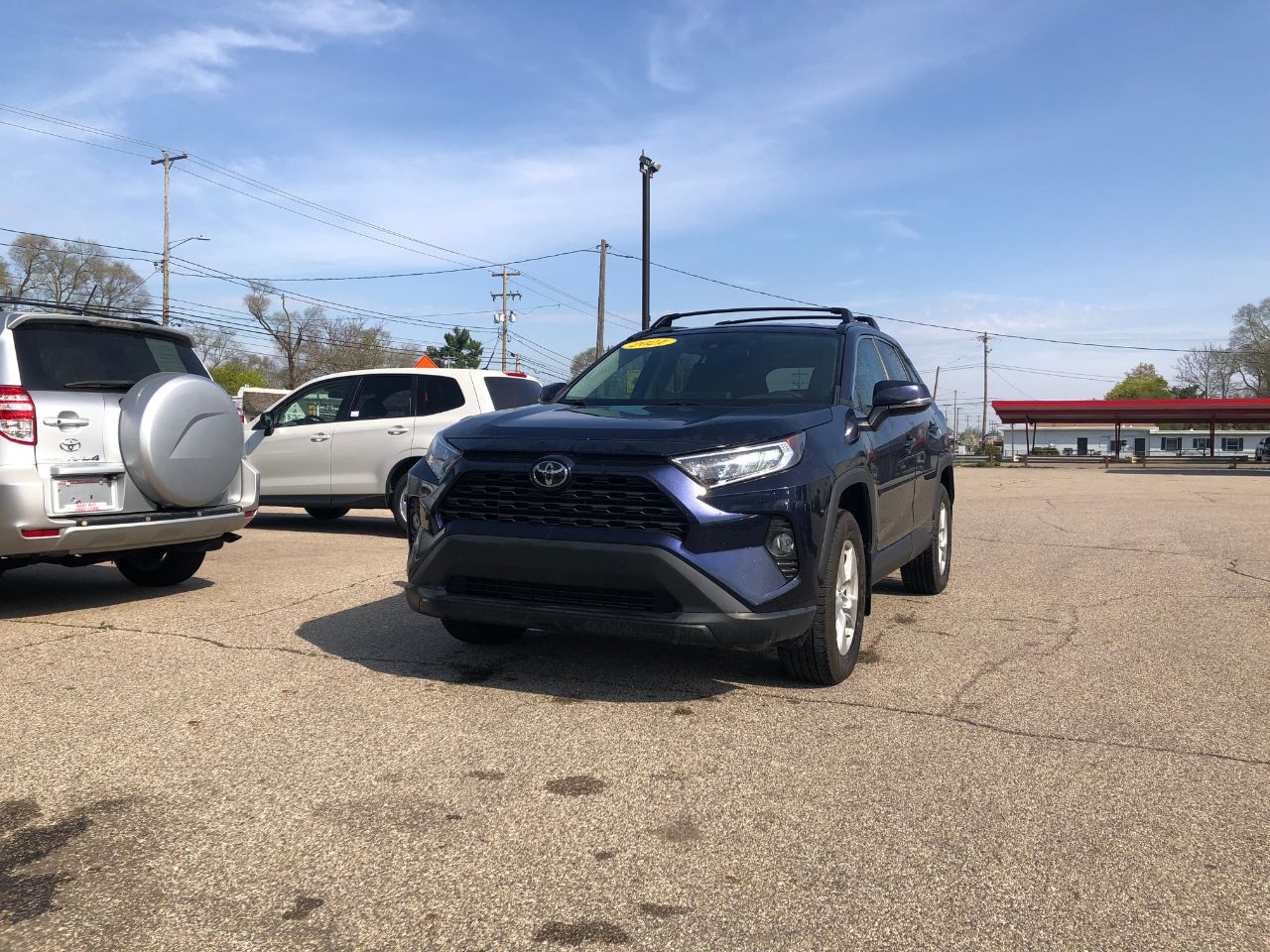 2021 Toyota RAV4 XLE photo 3