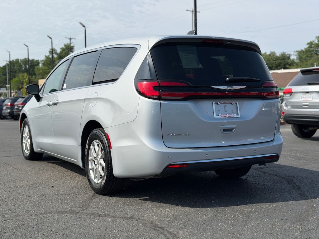 Used 2024 Chrysler Pacifica Touring L Van Passenger Van