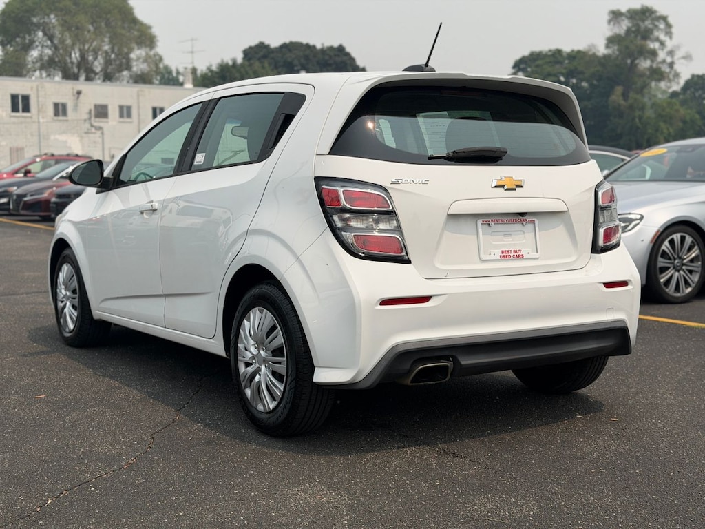 Used 2017 Chevrolet Sonic LT Auto w/1FL Hatchback