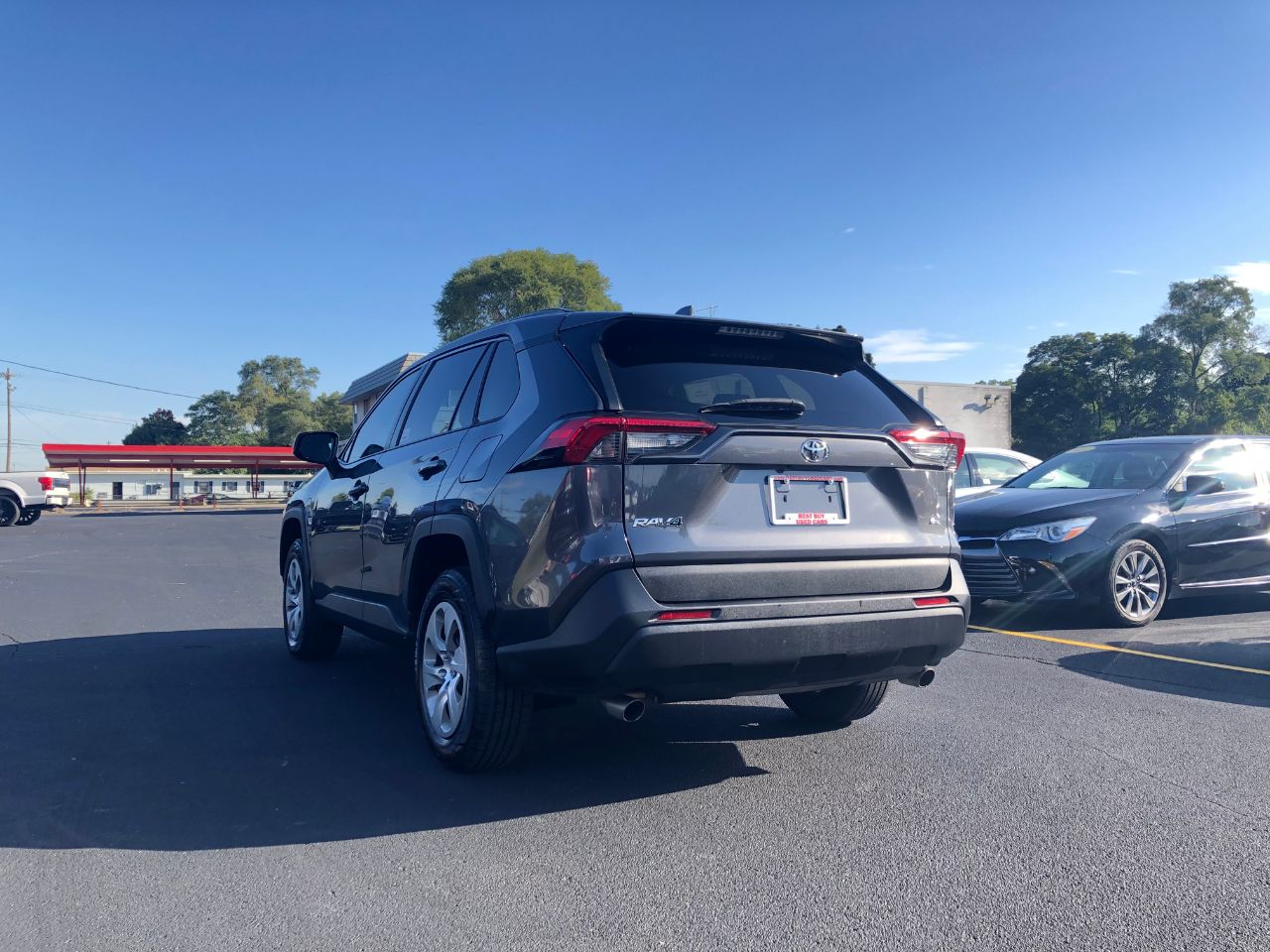 2019 Toyota RAV4 LE photo 4