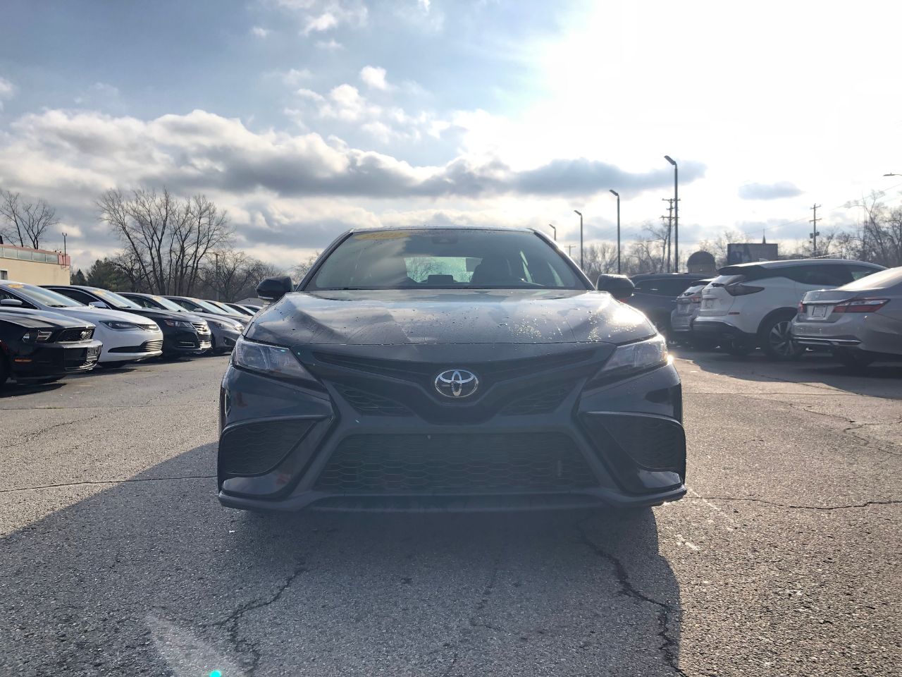 2022 Toyota Camry SE photo 2