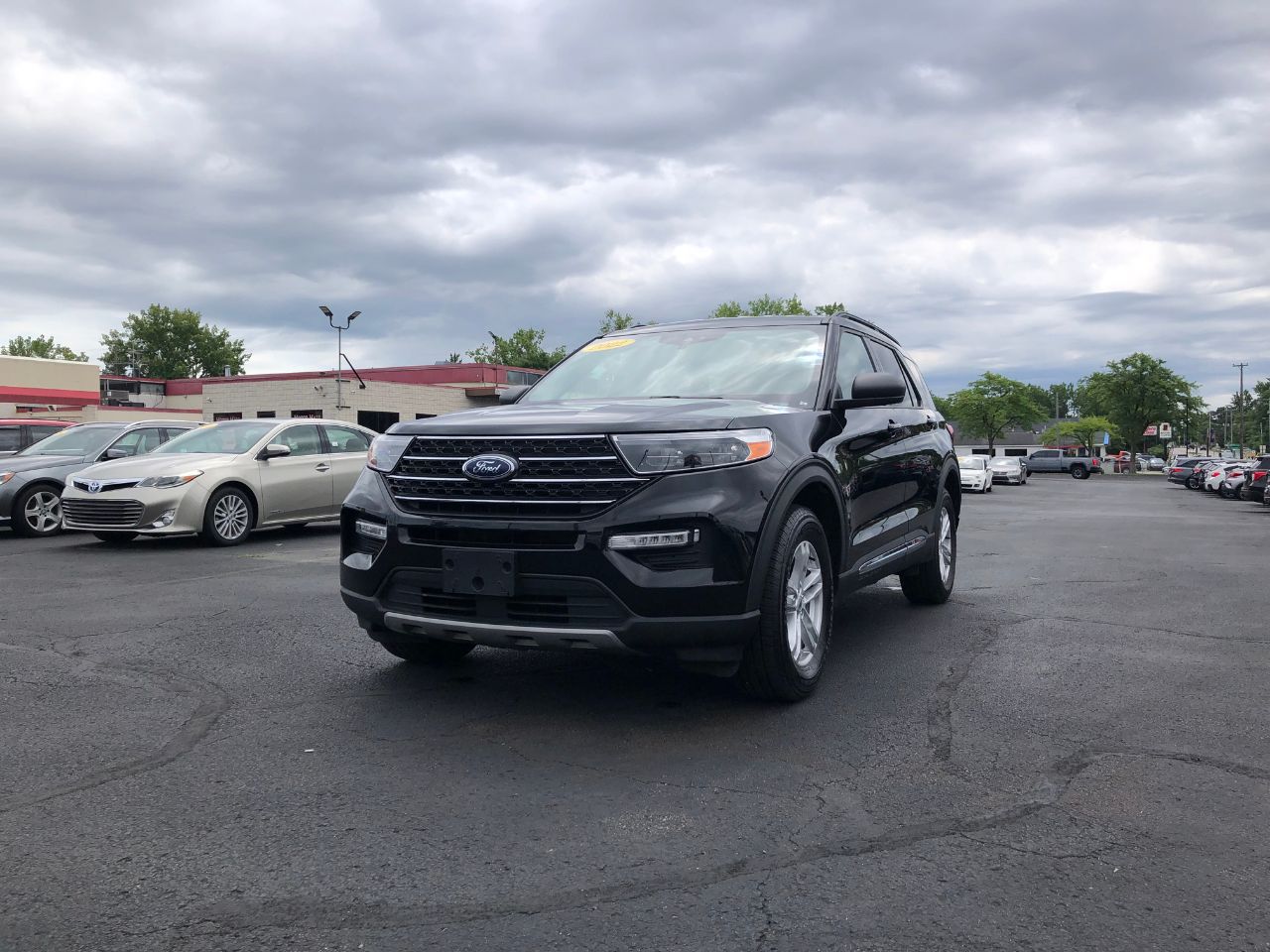 2022 Ford Explorer XLT photo 2