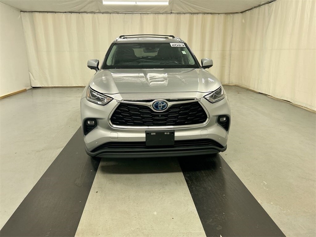 2023 Toyota Highlander Hybrid Limited photo 3