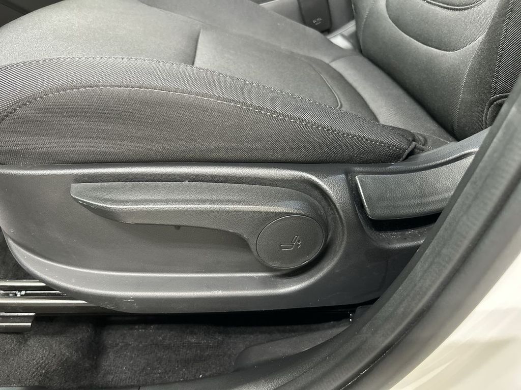 2025 Hyundai Tucson SE - Photo 10