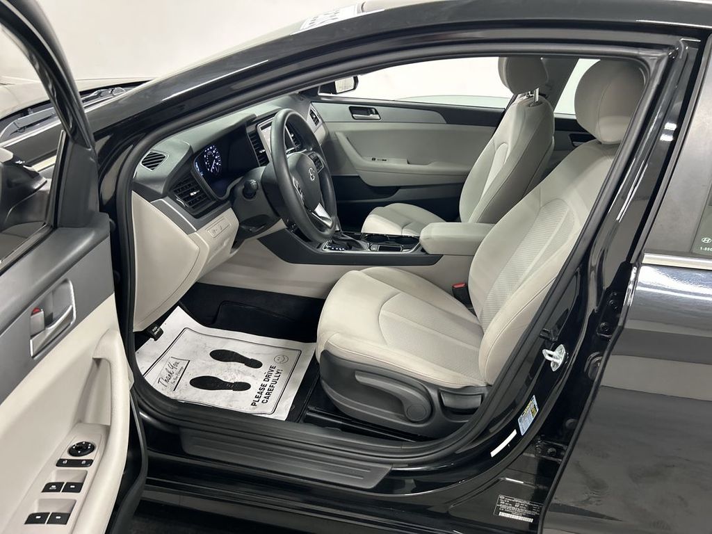 2019 Hyundai Sonata SE - Photo 9
