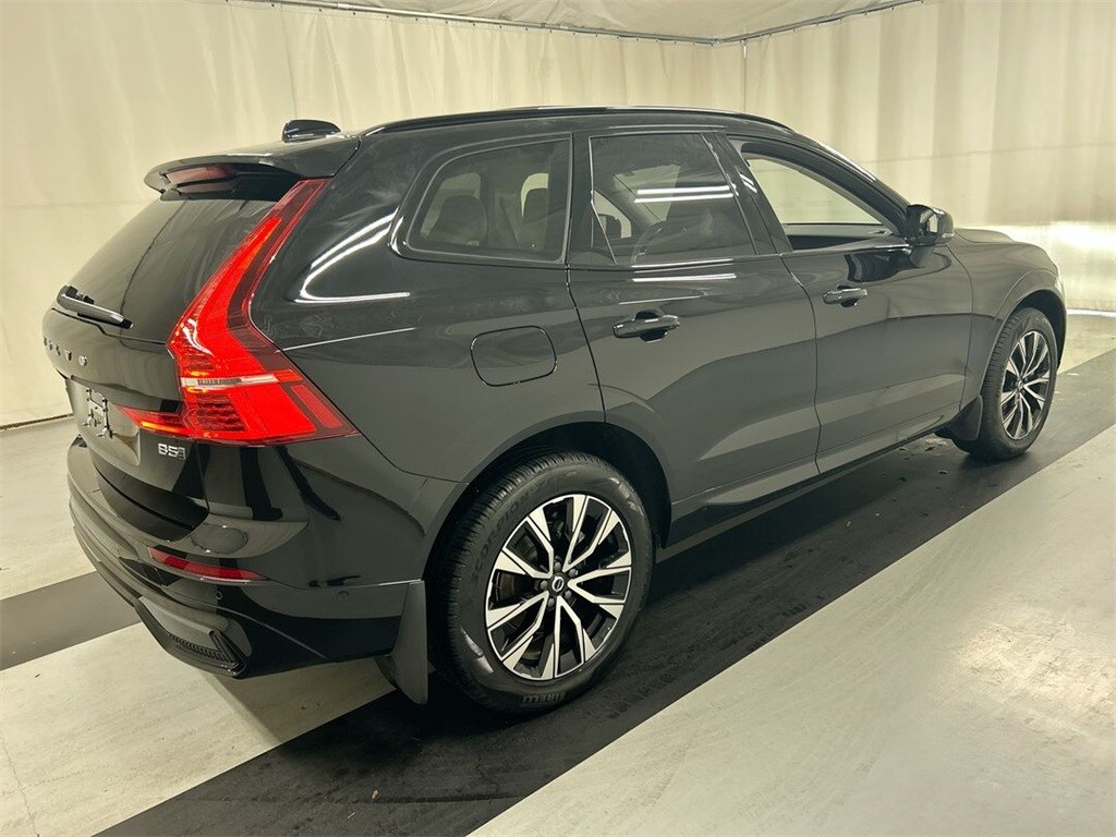 2025 Volvo XC60 B5 Plus photo 2