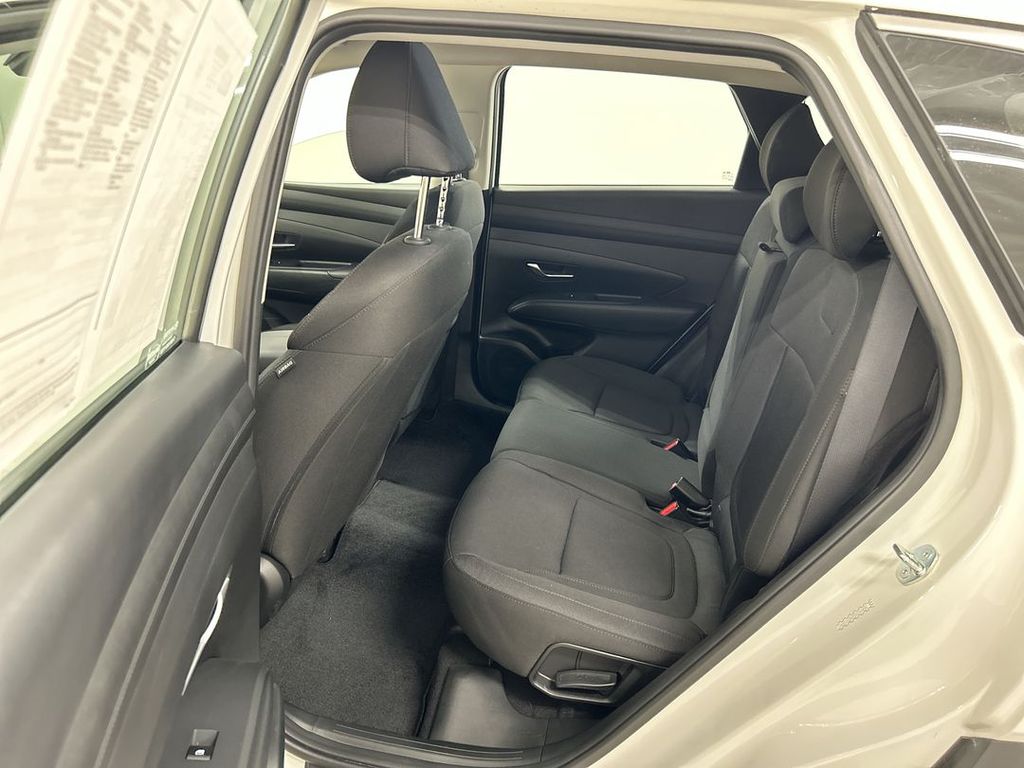 2025 Hyundai Tucson SE - Photo 19
