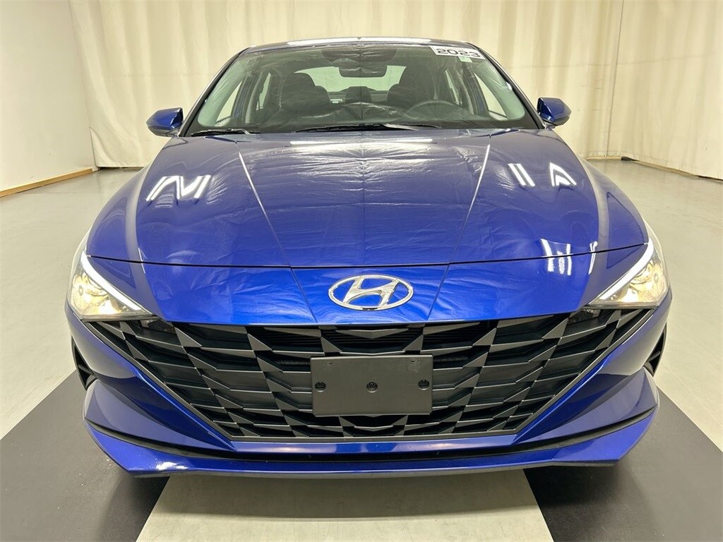 2023 Hyundai Elantra SEL photo 3