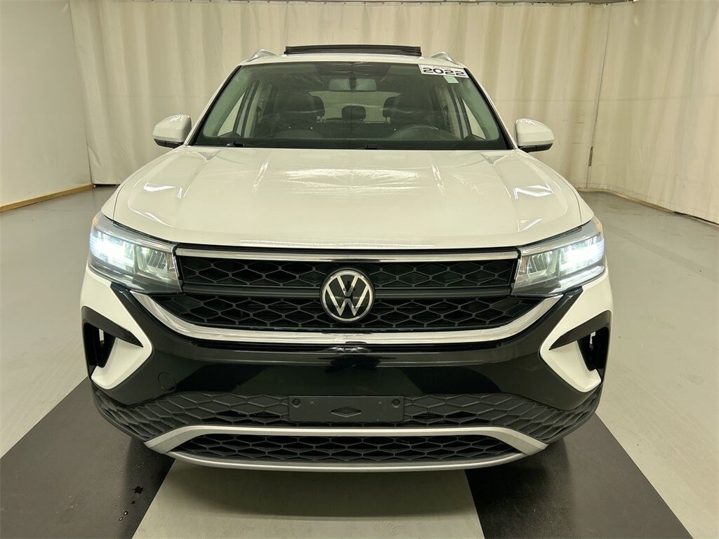 2022 Volkswagen Taos SE photo 2