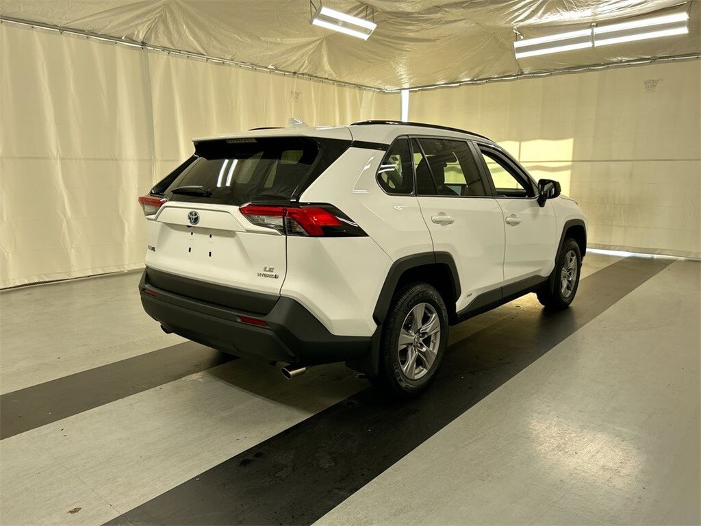 2024 Toyota RAV4 Hybrid LE photo 2