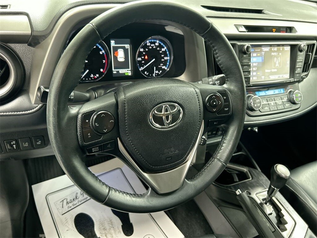 2017 Toyota RAV4 Platinum photo 4