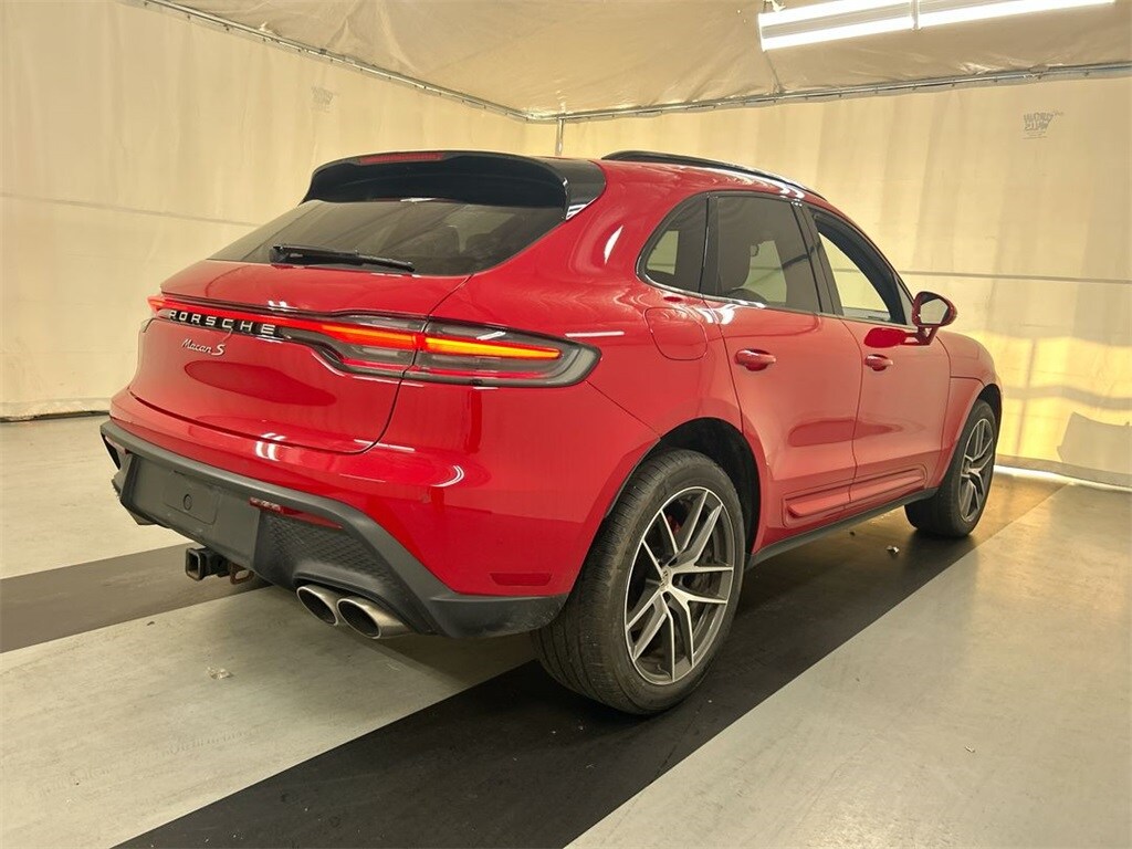 2022 Porsche Macan S photo 2