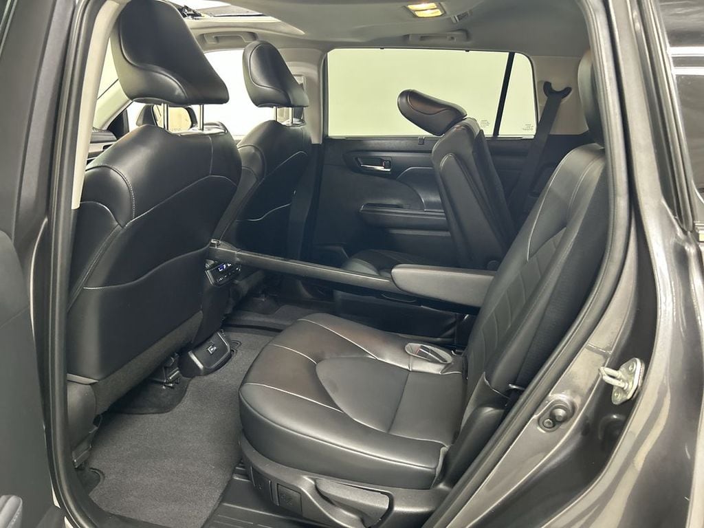 2022 Toyota Highlander XLE - Photo 20